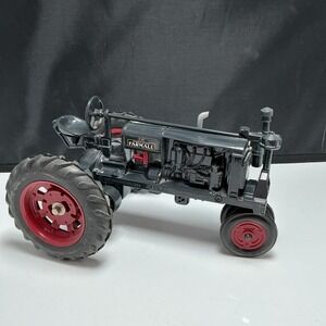 FARMALL McCormick-Deering F-20 Tractor 1/16 Scale ERTL International IH